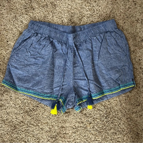 Vineyard Vines Pants - Vineyard Vines size M Chambray Blue Embroidered Linen Tasseled Shorts